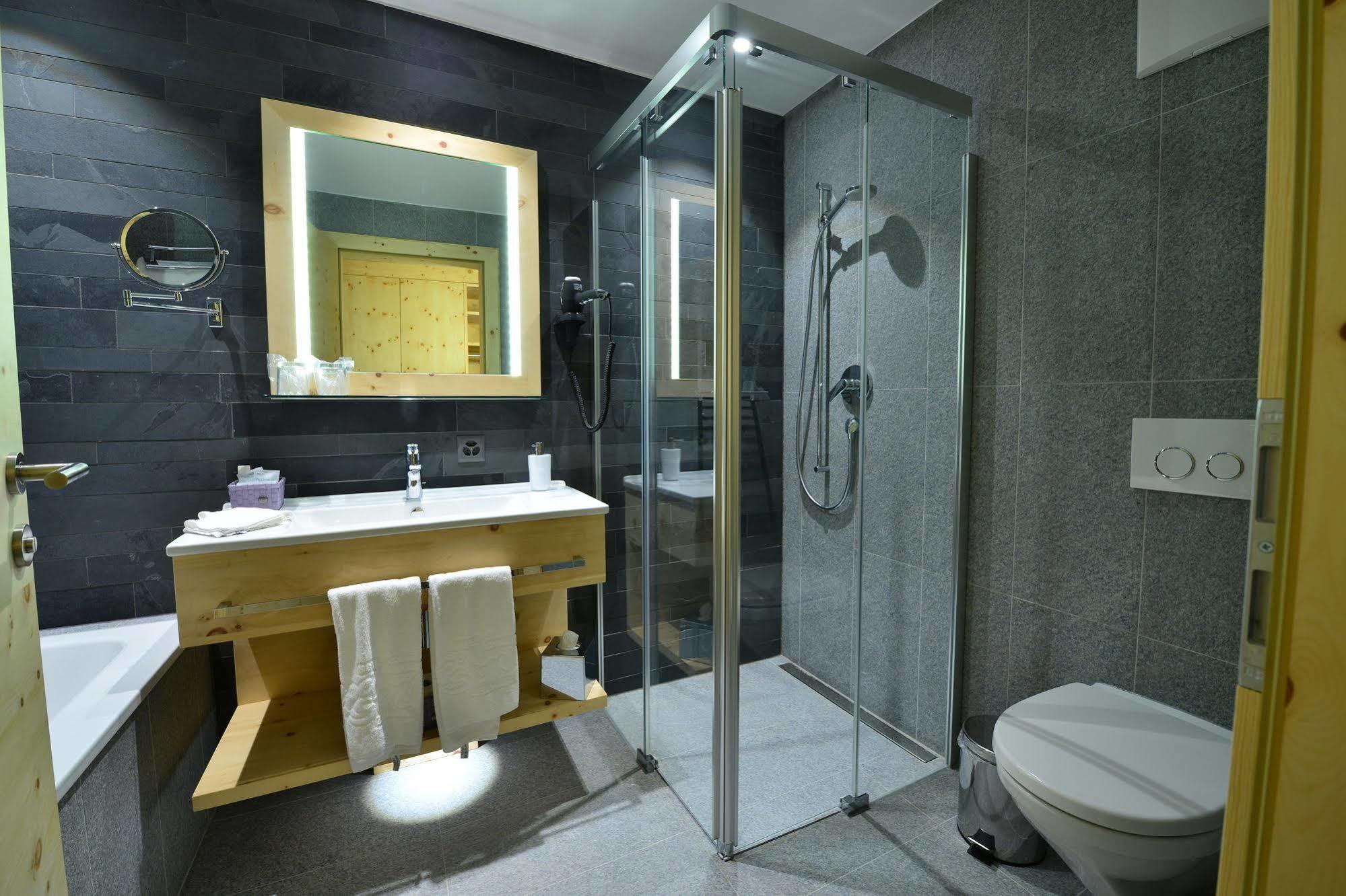 Alpenhotel Fleurs De Ζερμάτ Εξωτερικό φωτογραφία